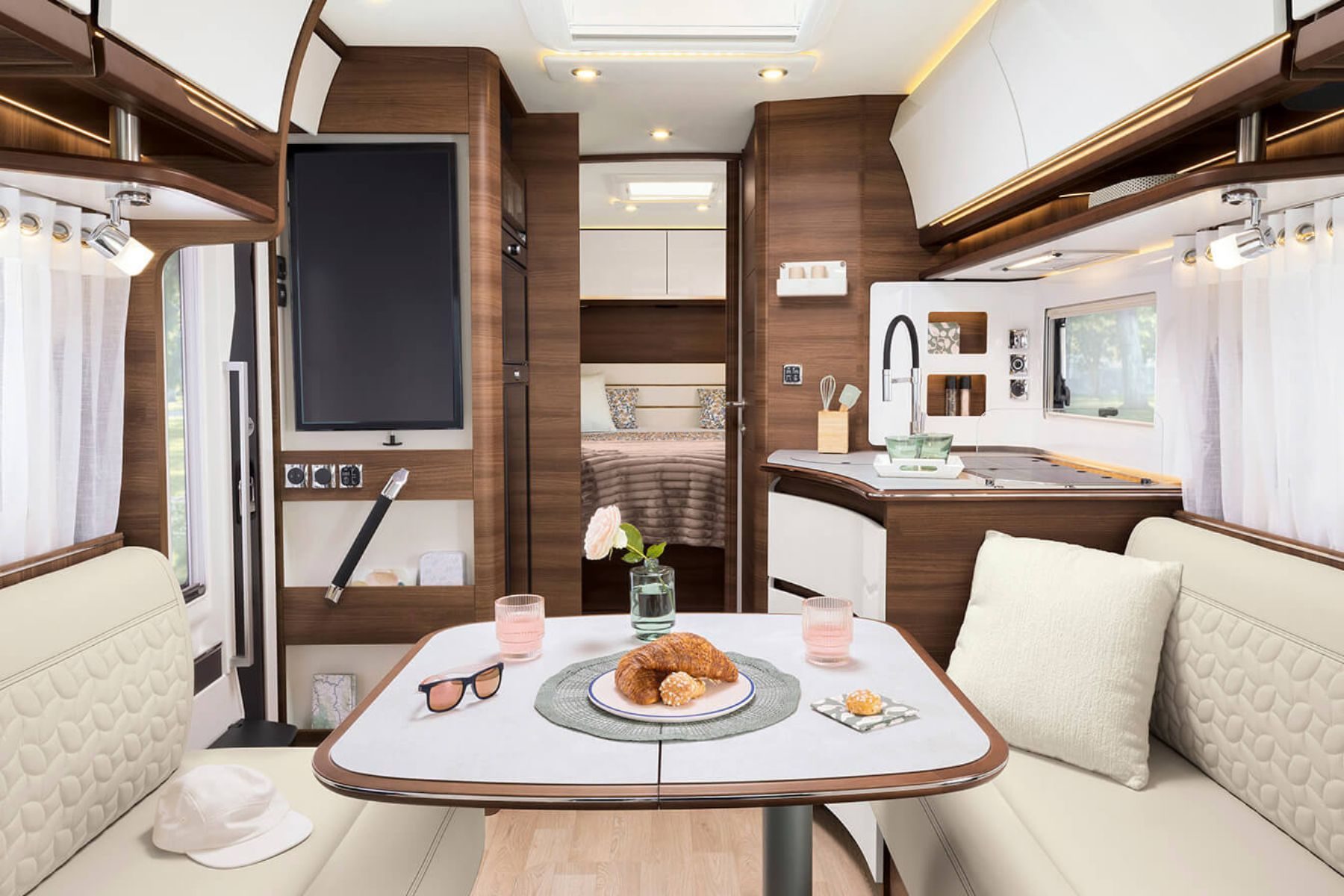 interior-rapido-i96M-valcaravan
