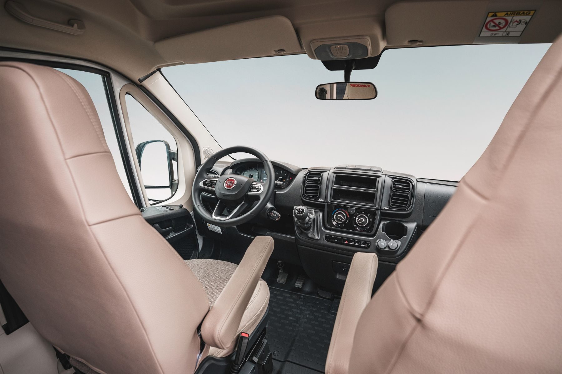 randger-r600-asientos-valcaravan